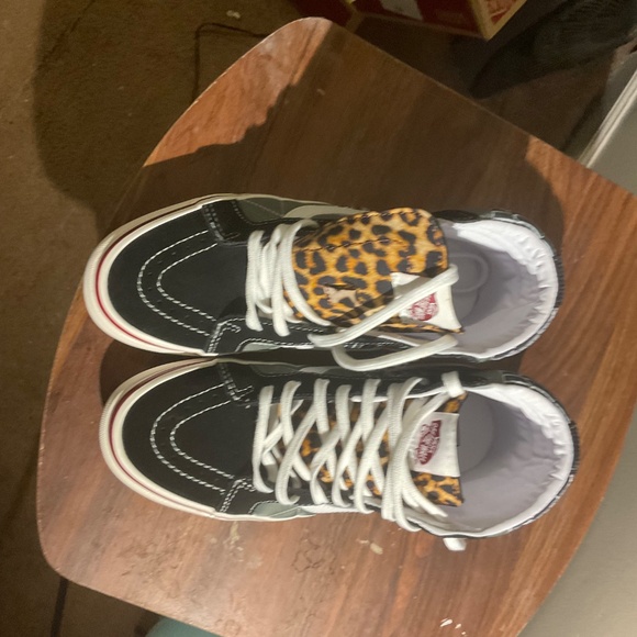 NWT Vans Sk8-Hi Leopard Print Black/White Sneakers – Brand New w/ Box - Picture 3 of 7